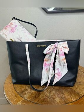 Betsey Johnson XO Zaria Tote with Wristlet and Scarf Black/Pink